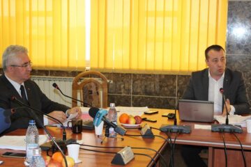 Respingerea scoaterii la licitație a serviciului de salubrizare menajeră și a modernizării acestuia i-a șocat pe reprezentanții administrației locale
