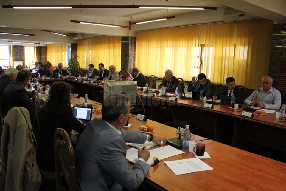 Consilierii PSD și ALDE au respins modificarea tarifului energiei termice furnizate populației în sistem centralizat Consilierii PSD și ALDE au respins modificarea tarifului energiei termice furnizate populației în sistem centralizat