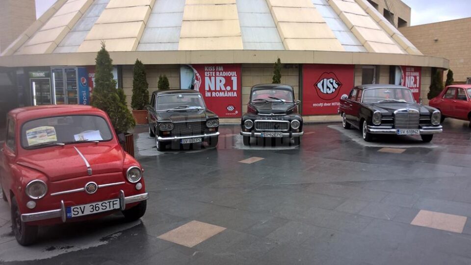 Varietate mare de mașini retro