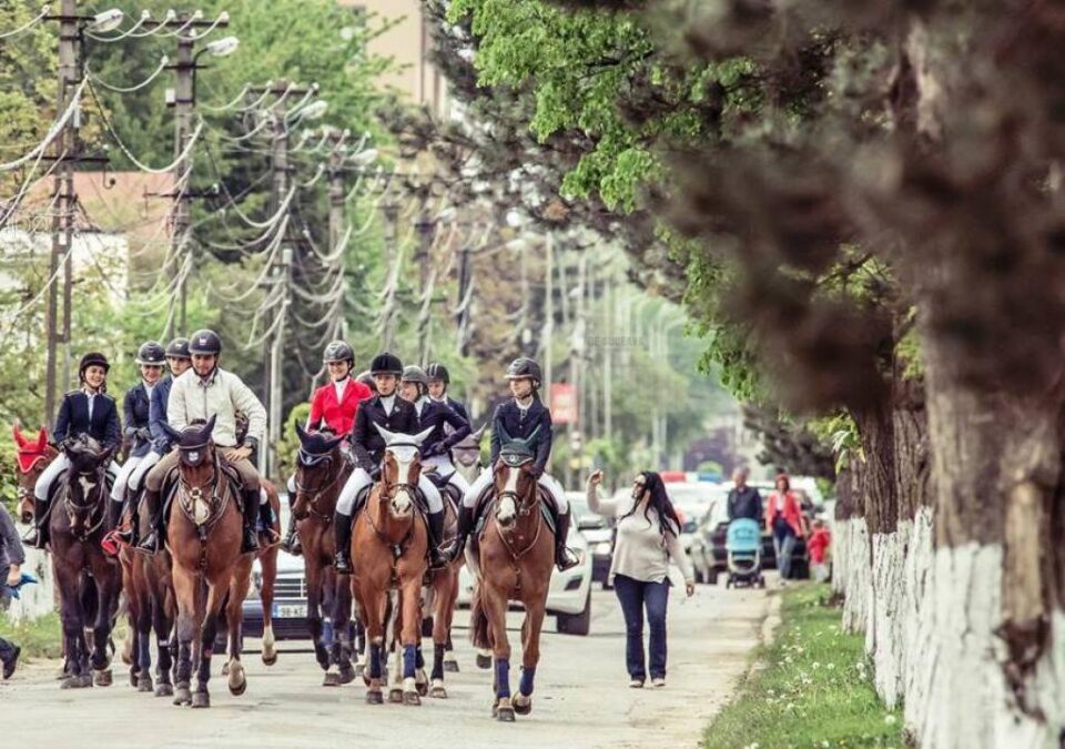 Paradă Ecvestră în Centrul Istoric al Rădăuțiului
