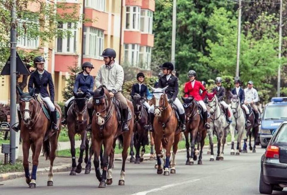 Paradă Ecvestră în Centrul Istoric al Rădăuțiului