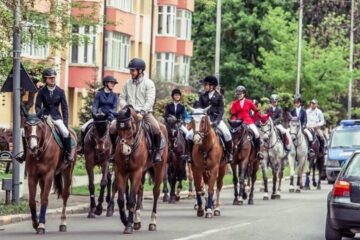 Paradă Ecvestră în Centrul Istoric al Rădăuțiului