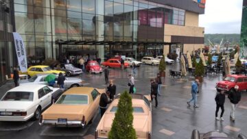 Vremea nu i-a împiedicat pe colecționari să-și expună bijuteriile pe patru roți