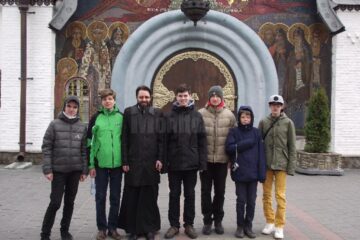 Șase elevi olimpici au primit în dar din partea Asociației Culturale „Sfântul Mitropolit Dosoftei” un pelerinaj în Ucraina