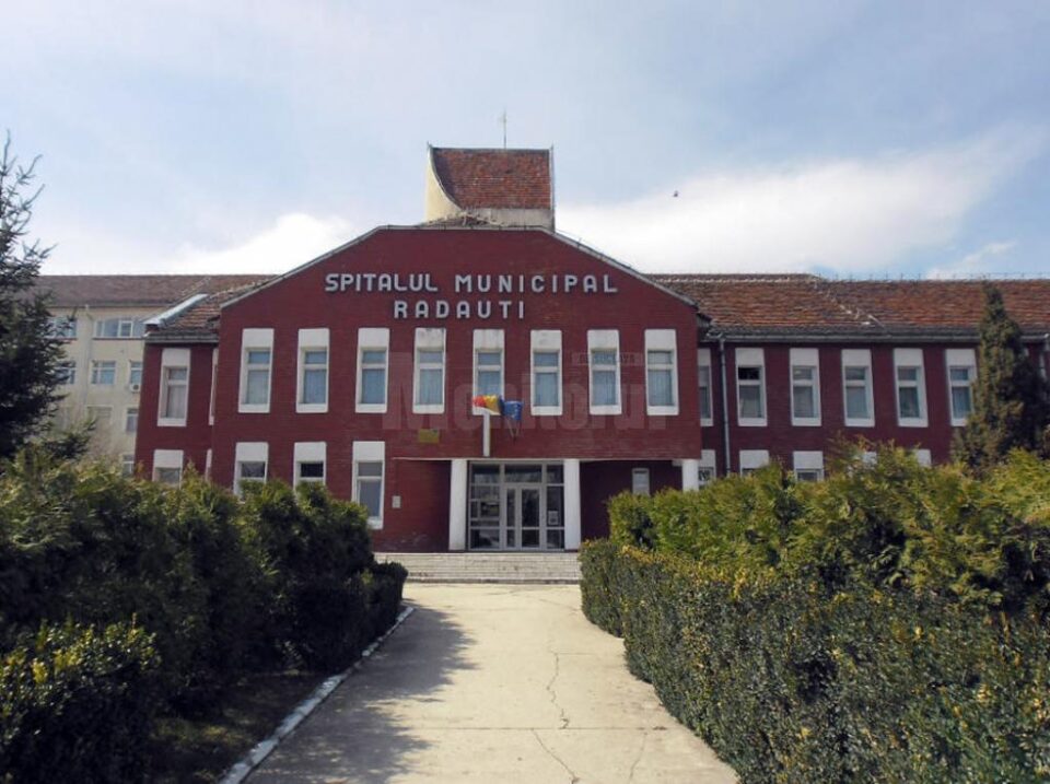 Tânărul de 19 ani a ajuns la spital, cu o contuzie la genunchi