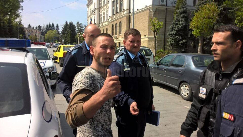 Daniel Saviuc după ce a fost ridicat de polițiști a doua oară