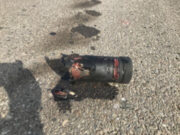 Atac mafiot. Mașina unei instituții publice, atacată cu un coctail Molotov de doi indivizi cu fețele acoperite