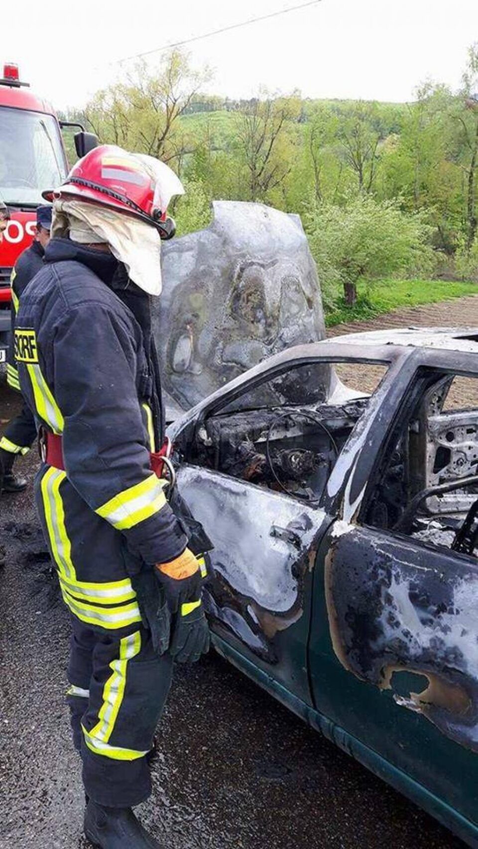 Mașină distrusă de un incendiu, la Cacica