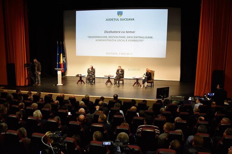 Circa 300 de reprezentanți ai administrației locale au participat la dezbaterea cu președintele României