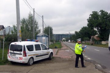 Adolescentul a fost oprit de un echipaj de poliție, care i-au întocmit un dosar penal