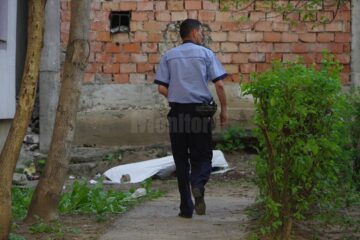 Copilul s-a spânzurat între două blocuri din cartierul Burdujeni