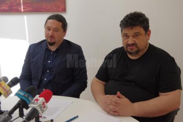 Managerul Muzeului de Artă „Ion Irimescu”Fălticeni, Teodor Brădățanu, și directorul Muzeului Bucovinei, Emil Ursu