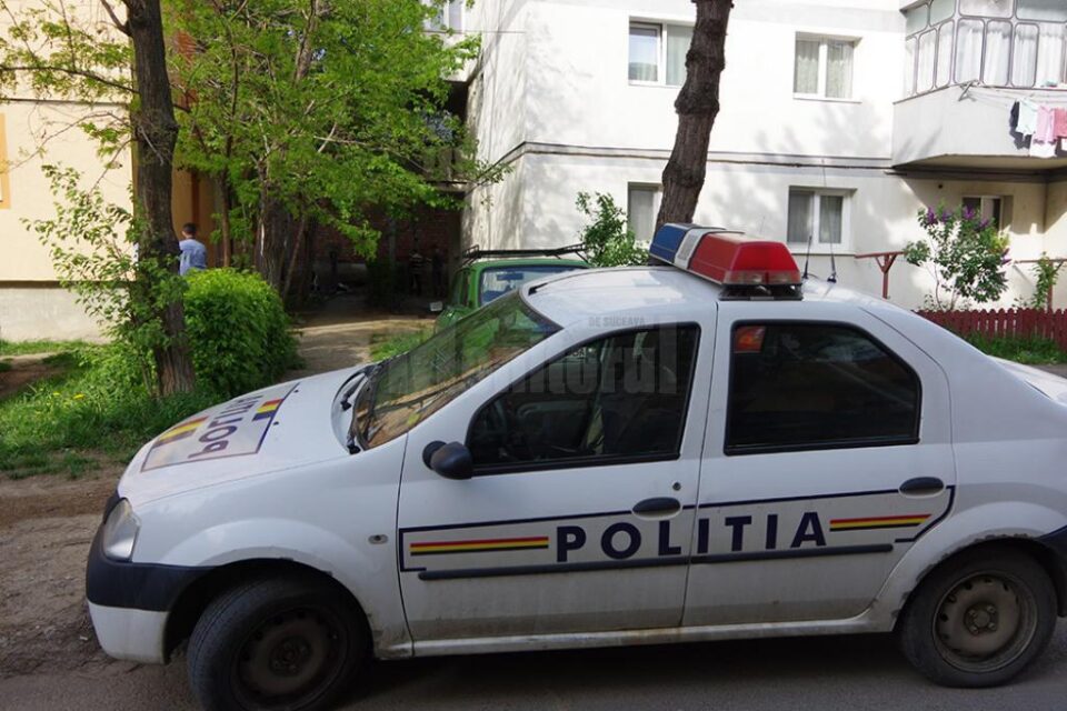 Polițiștii au deschis un dosar penal și continuă cercetările pentru a afla ce anume l-a făcut pe adolescent să recurgă la acest gest extrem