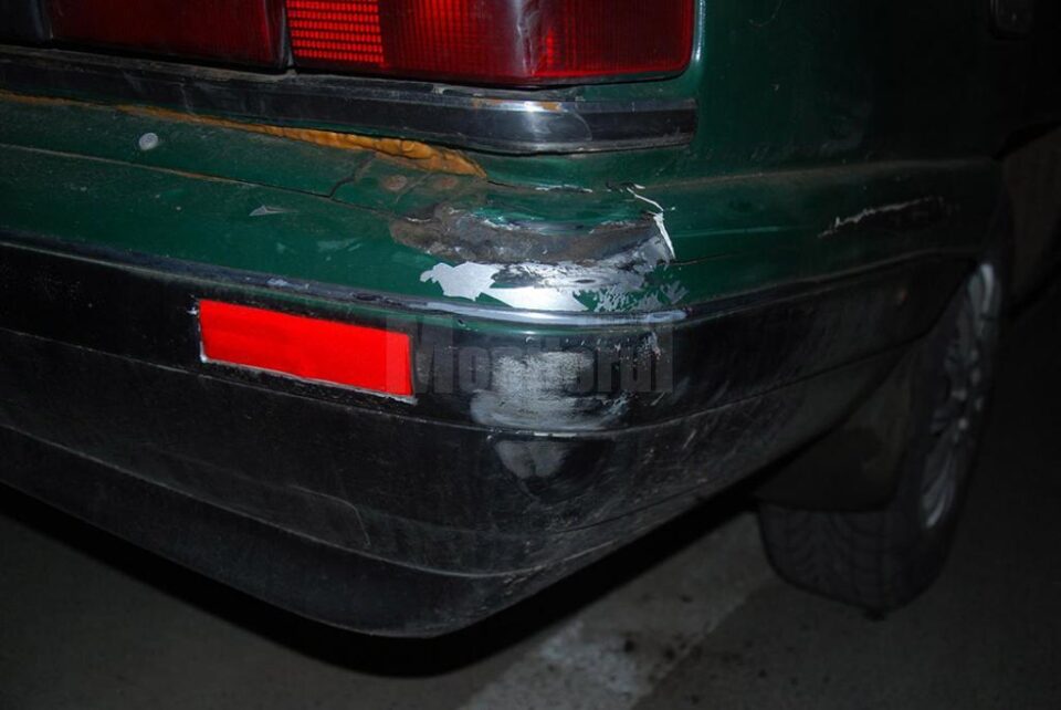 Primul dintre autoturismele avariate a fost un Audi acroșat ușor în bara din spate, după care șoferul s-a îndreptat spre celelalte trei, aflate toate una lângă alta