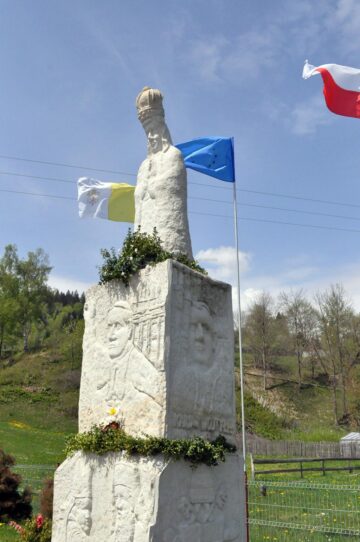 Triplă sărbătoare la Poiana Micului: Ziua Drapelului Poloniei, Ziua Diasporei și Ziua Constituției