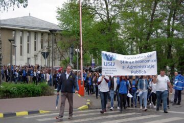 Exuberanță, zgomot, veselie și culoare la primul marș al studenților suceveni