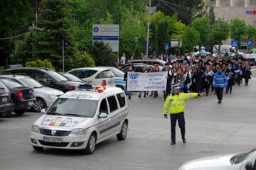 Exuberanță, zgomot, veselie și culoare la primul marș al studenților suceveni