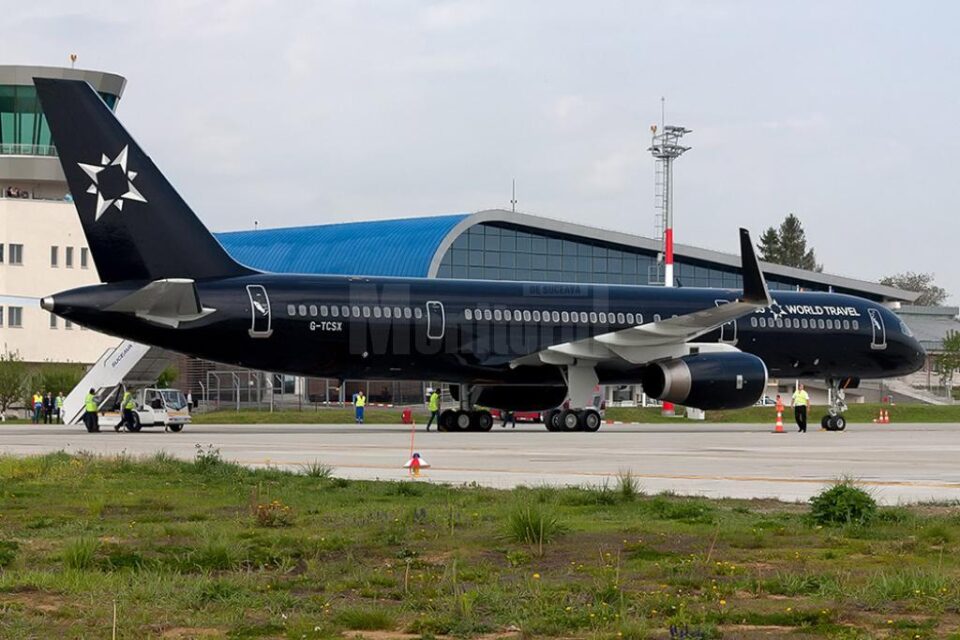 Aeronava care i-a adus la Suceava pe turiștii care au plătit circa 80.000 de dolari pentru un circuit în nouă țări - Foto Cătălin Cocîrlă