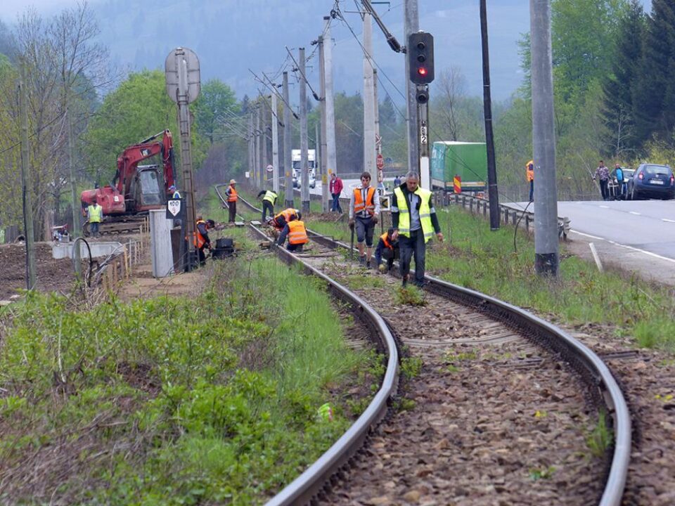 Lucrările de reparații au început la primele ore ale dimineții, pentru a se putea încadra în termenul limită de o săptămână