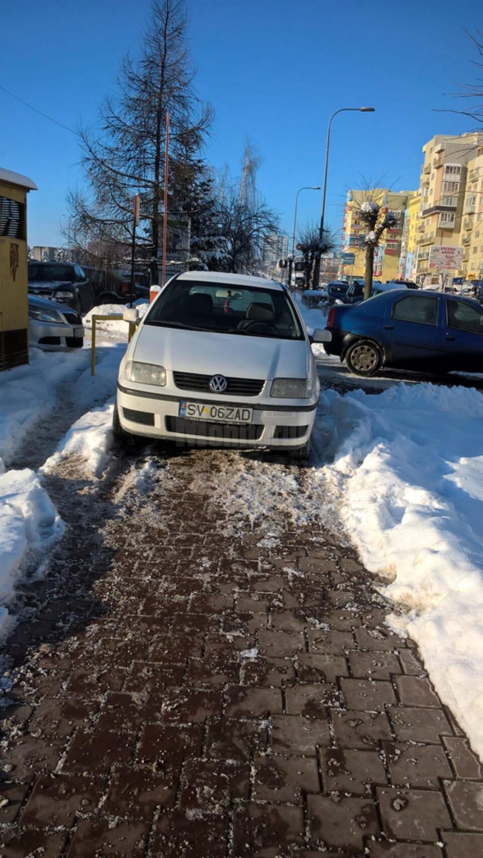 În iarnă, la începutul lunii februarie, același autoturism a fost fotografiat în aceeași zonă