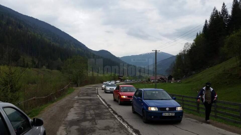 DN 17B, de la Vatra Dornei spre Neamț, drumul pe care zeci de șoferi exasperați de gropi au organizat un protest săptămâna trecută
