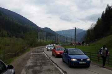 DN 17B, de la Vatra Dornei spre Neamț, drumul pe care zeci de șoferi exasperați de gropi au organizat un protest săptămâna trecută