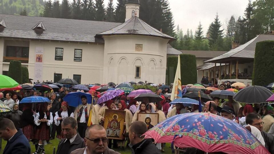 Slujba de canonizare a Sfinților Putneni