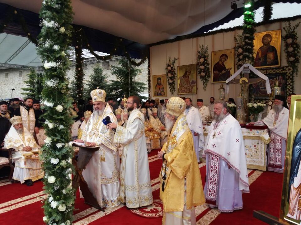 Slujba de canonizare a Sfinților Putneni
