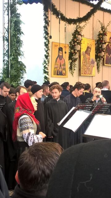 Patriarhul României, zeci de ierarhi, sute de preoți și diaconi și aproape 6.000 de pelerini, prezenți la proclamarea solemnă a canonizării Sfinților Putneni