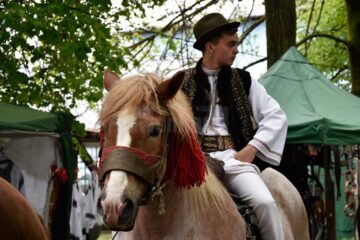 Flutur i-a îndemnat pe suceveni să spună mai tare că iubesc Bucovina „pentru că ani de zile alții ne-au confiscat-o”