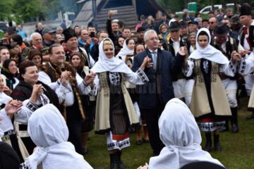 Flutur i-a îndemnat pe suceveni să spună mai tare că iubesc Bucovina „pentru că ani de zile alții ne-au confiscat-o”