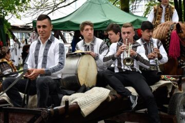 Flutur i-a îndemnat pe suceveni să spună mai tare că iubesc Bucovina „pentru că ani de zile alții ne-au confiscat-o”