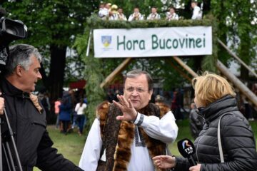 Flutur i-a îndemnat pe suceveni să spună mai tare că iubesc Bucovina „pentru că ani de zile alții ne-au confiscat-o”