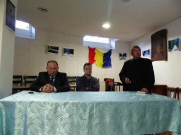 Conferențiar Florin Pintescu, lector Radu Florian Bruja și preot Viorel Vârlan