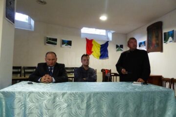 Conferențiar Florin Pintescu, lector Radu Florian Bruja și preot Viorel Vârlan