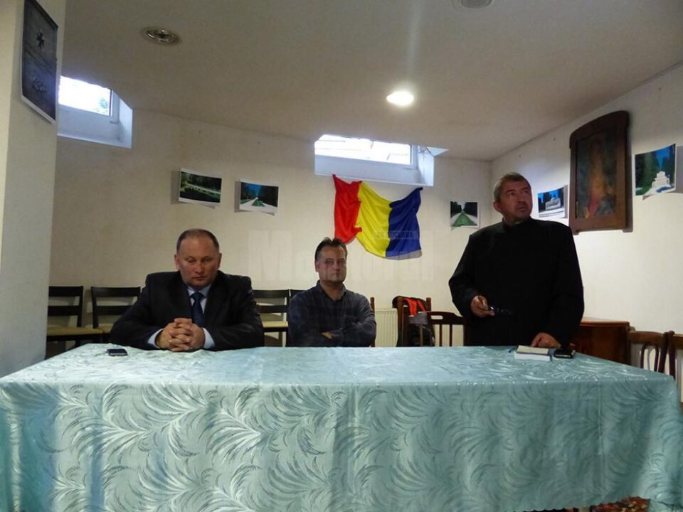 Conferențiar Florin Pintescu, lector Radu Florian Bruja și preot Viorel Vârlan