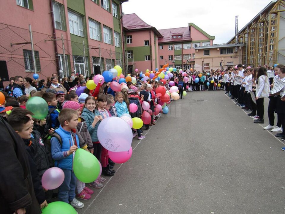 Elevii Școlii „Miron Costin” și-au arătat susținerea pentru educația de calitate în cadrul Campaniei Globale pentru Educație