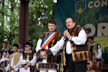 Flutur i-a îndemnat pe suceveni să spună mai tare că iubesc Bucovina „pentru că ani de zile alții ne-au confiscat-o”