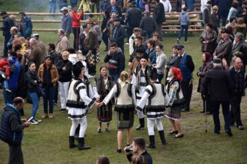 Flutur i-a îndemnat pe suceveni să spună mai tare că iubesc Bucovina „pentru că ani de zile alții ne-au confiscat-o”