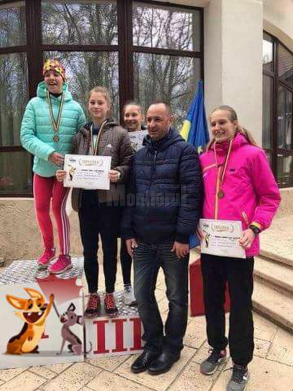 Ștafeta feminiă de la CSM alături de antrenorul Silviu Casandra