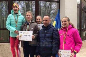 Ștafeta feminiă de la CSM alături de antrenorul Silviu Casandra