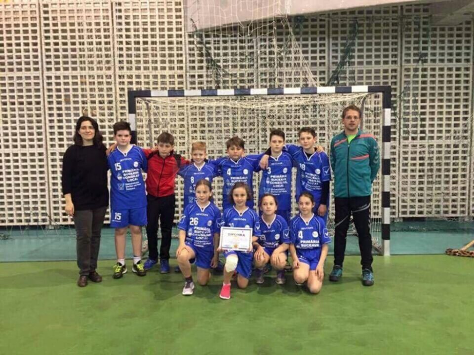 Echipa de handbal mixt a Școlii Ion Creangă Suceava s-a calificat la turneul final