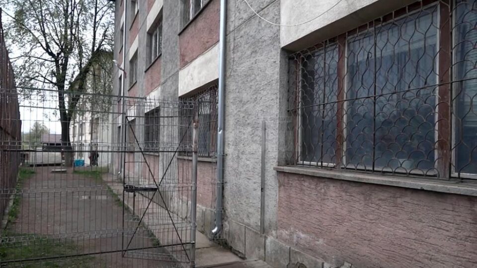 Peste 250 de elevi cu deficiențe moderate și severe, de la Școala Specială din Câmpulung, riscă să ajungă în stradă