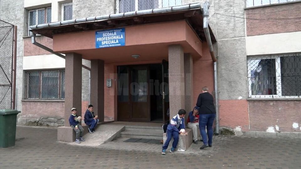 Școala mai poate sta în chirie în clădire până la finele lunii iunie