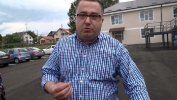 Incubatoare pentru bebeluși, transportate neîmpachetate de la vechea la noua Maternitate Fălticeni cu remorca de la Salubritate