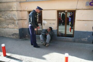 Polițiștii i-au luat la întrebări pe toți cei găsiți la cerșit în punctele aglomerate ale orașului
