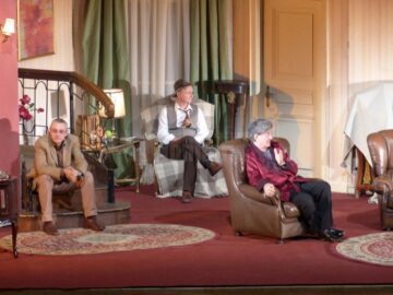 Haz pe săturate și public numeros la spectacolul „Dineu cu proști”, jucat pe scena suceveană