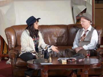 Haz pe săturate și public numeros la spectacolul „Dineu cu proști”, jucat pe scena suceveană