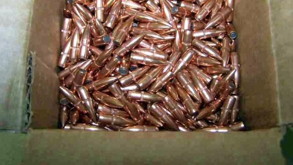 Muniția era deținută ilegal, fără vreun document, existând suspiciunea că urma să fie valorificată pe piața neagră