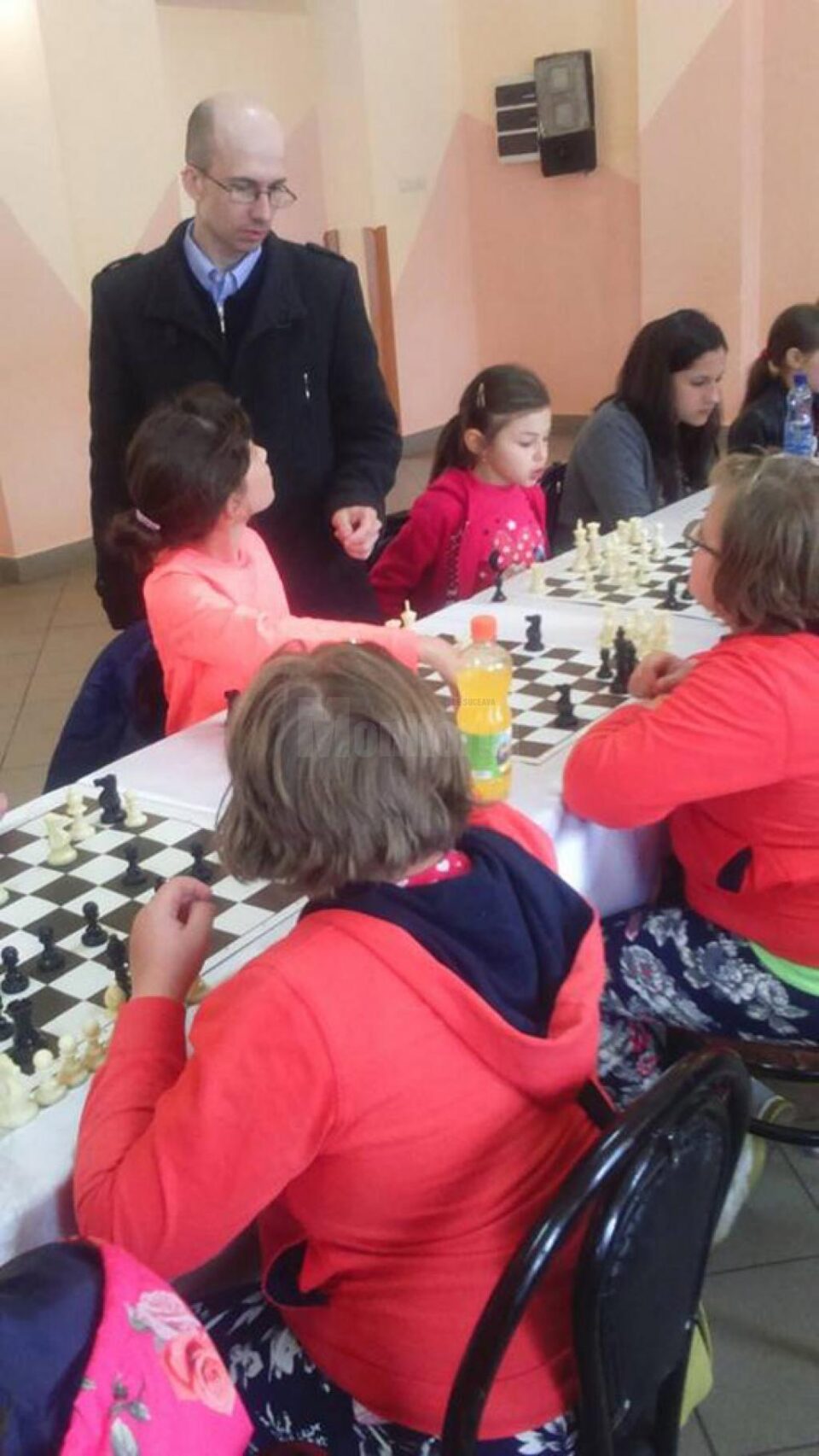 Peste 60 de copii au participat la concursul „Magie în alb și negru” de la școala din Frumosu